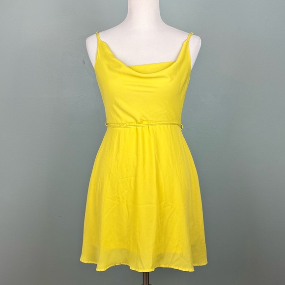 Flattering Yellow Dress - Picture 1 of 8
